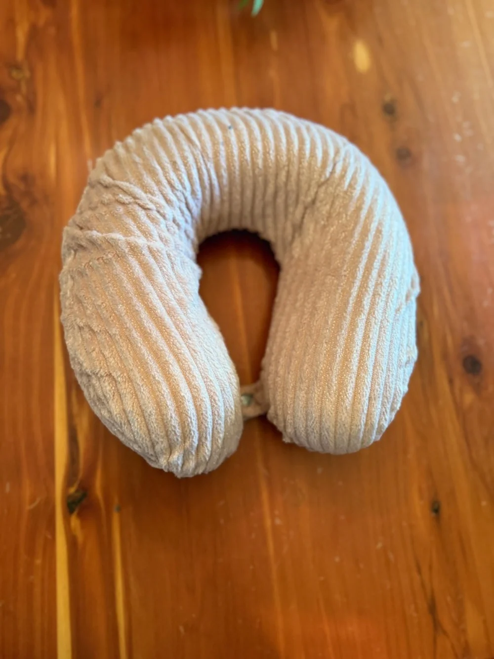 Travel neck pillow